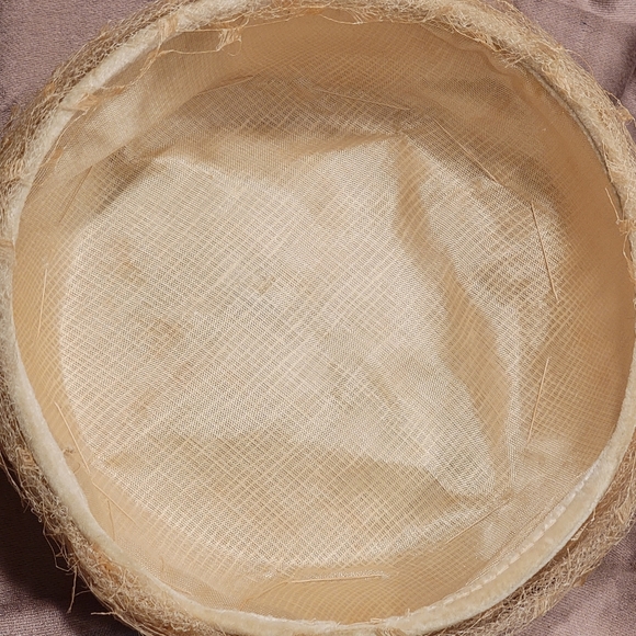 Vintage Beautiful Pill Box Floral Hat w/ Lace Netting - Picture 8 of 10